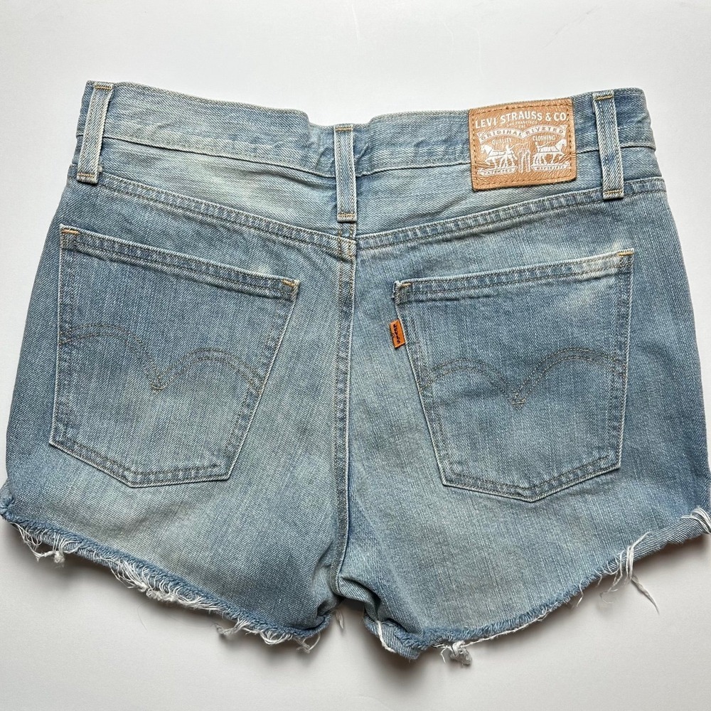 Levi's High Rise Cut Off Shorts Women's 27 Light Wash Raw Hem - Picture 2 of 10